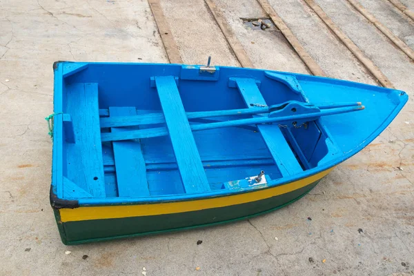 Vista superior de um barco azul com remo, Madeira ilsland Portuga — Fotografia de Stock