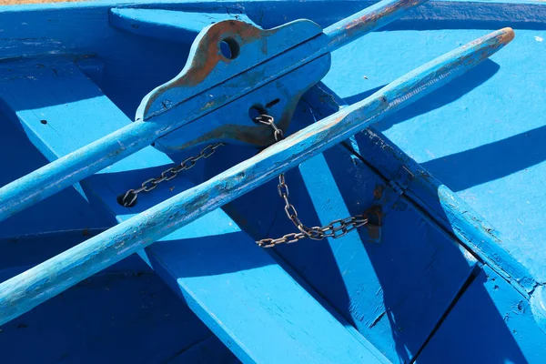 Barco de pesca azul com pá, Madeira ilsland Portugal — Fotografia de Stock