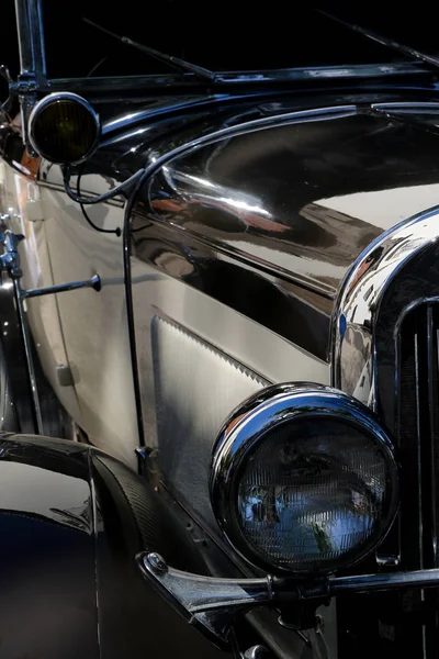 Oldtimer glänzend, Luxus, schwarzes Auto — Stockfoto