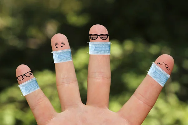 Fyra Finger Ansikte Att Hålla Socialt Avstånd Grund Covid Virus — Stockfoto