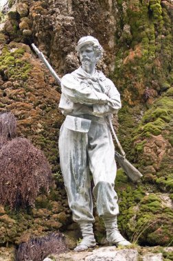 Partizan asker Joseph Zolli 'nin heykeli İtalya, Venedik' teki Garibaldi Anıtı 'nın kayasının üzerinde dinleniyor..  