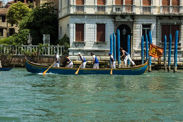 Venedig Italien Juni 2011 Ruderer Beim Rennen Auf Dem Canal — Stockfoto