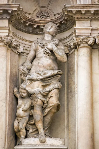Klasická Socha Matky Dítěte Fasáda Barokního Kostela Scalzi Cannaregio Benátky — Stock fotografie
