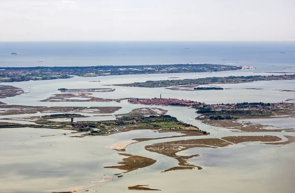 Torcello ve Burano adalarının bulunduğu Venedik göl manzarası..