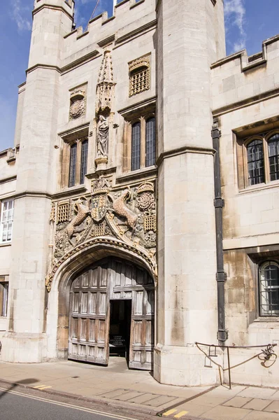 Imponujące Wejście Christ College Części Uniwersytetu Cambridge Począwszy Wieku Kolegium — Zdjęcie stockowe