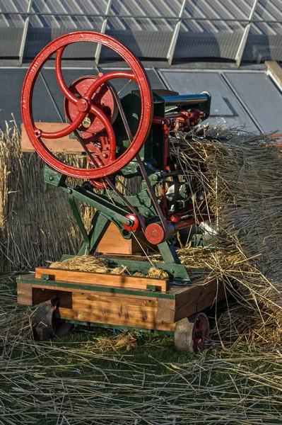 Uma Máquina Antiga Operada Vapor Para Produção Tapetes Palha Mais — Fotografia de Stock