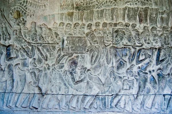 带有宗教意义的方舟游行的浮雕 柬埔寨暹粒吴哥窟的内墙 — 图库照片