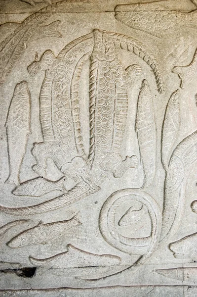 Αρχαία Ανάγλυφη Γλυπτική Χμερ Που Δείχνει Δύο Κροκόδειλους Δαγκώνουν Ένας — Φωτογραφία Αρχείου