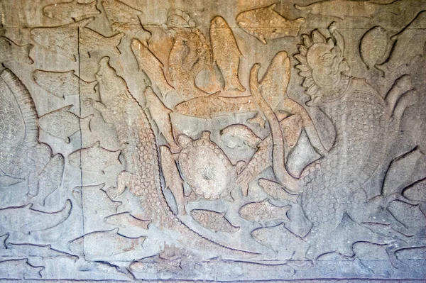 Antiguo Bajo Khmer Talla Relieve Criaturas Marinas Churning Ocean Milk — Foto de Stock