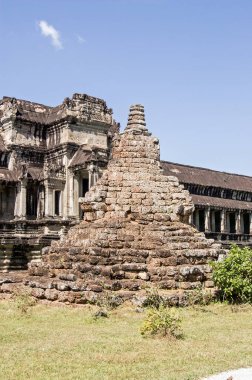 Harap olmuş bir Budist kulesi, muhtemelen bir kalıntı içeriyor. Angkor Wat Tapınağı, Siem Reap, Kamboçya.