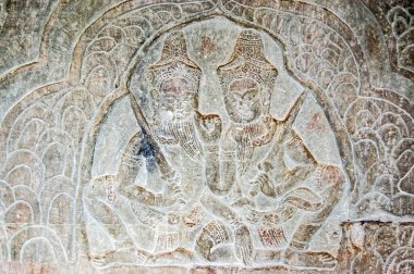 Siem Reap, Kamboçya 'daki tarihi Angkor Wat tapınağının duvarına Hindu tanrıları Krishna ve Shiva' nın kabartmaları..