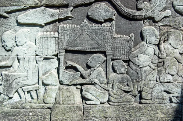 Forntida Khmerbas Relief Carving Visar Kvinna Som Säljer Stor Fisk — Stockfoto