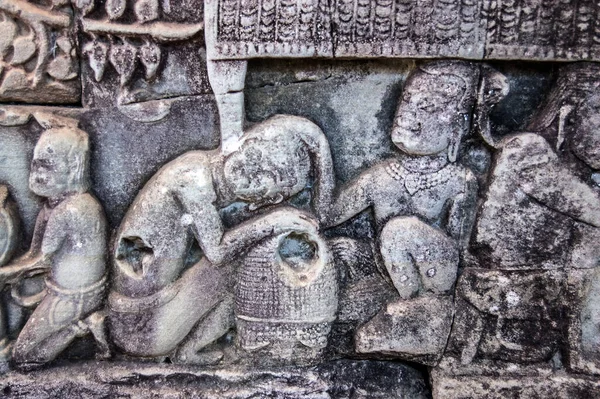Khmer Antigo Esculpindo Piolhos Sendo Escolhidos Cabelo Uma Mulher Muralha — Fotografia de Stock