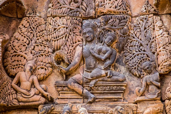 Uralte Reliefschnitzereien Der Khmer Zeigen Die Hinduistischen Götter Shiva Und — Stockfoto