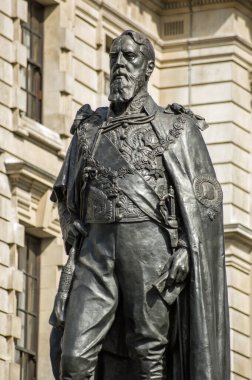 Spencer Compton Anıt Heykeli, 8. Devonshire Dükü (1833 - 1908). Üç partiye önderlik eden politikacının anıtı. Whitehall, Londra 'daki halka açık heykel, 100 yılı aşkın bir süredir sergileniyor..