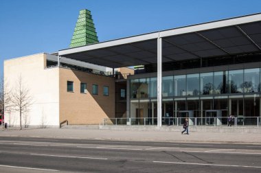 Oxford Üniversitesi, Oxfordshire, İngiltere 'de bulunan Said İşletme Fakültesi' nin modern görüntüsü. Halka açık patikadan görüntülendi.