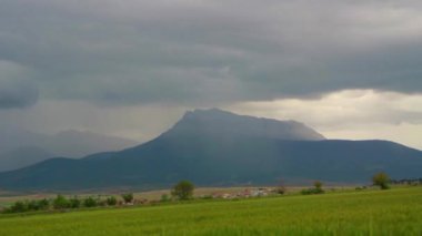 bulutlar ve yağmur zamanı atlamalı lanscape