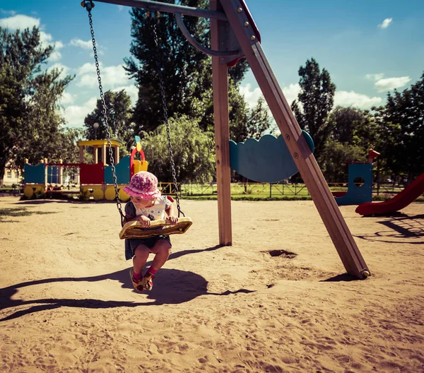 Hermoso Retrato Niño Jugando Parque Infantil —  Fotos de Stock