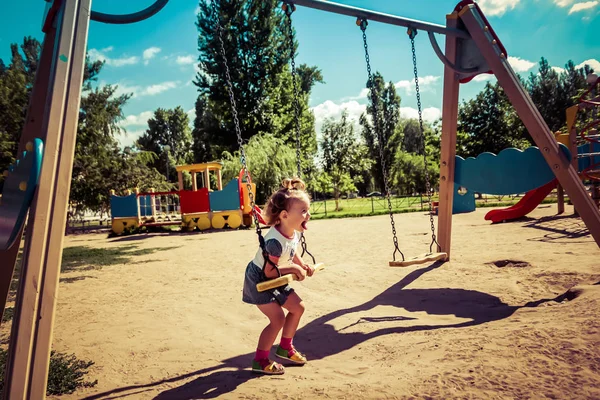 Hermoso Retrato Niño Jugando Parque Infantil —  Fotos de Stock