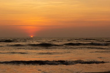 Okyanustaki manzara muhteşem gün batımı