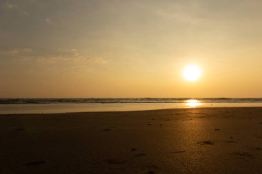Okyanustaki manzara muhteşem gün batımı