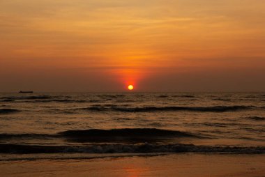 Okyanustaki manzara muhteşem gün batımı