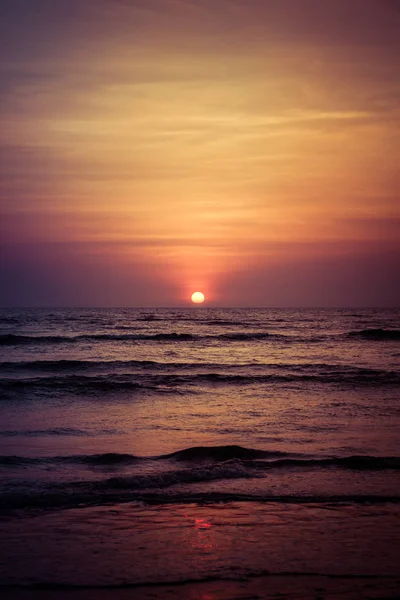 Krajobraz wspaniały zachód słońca na oceanie — Zdjęcie stockowe
