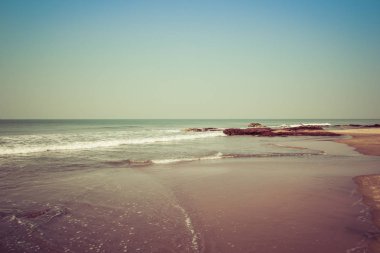 Manzara, Hint okyanusunda plaj, dalgalar ve kayalar