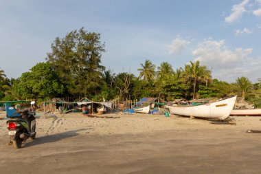 Goa, Hindistan - 20 Aralık 2018: Balıkçılar mücadeleye hazırlanıyor