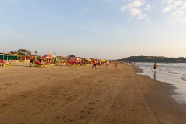 Goa, Hindistan - 20 Aralık 2018: Morjim Plajı Manzarası.