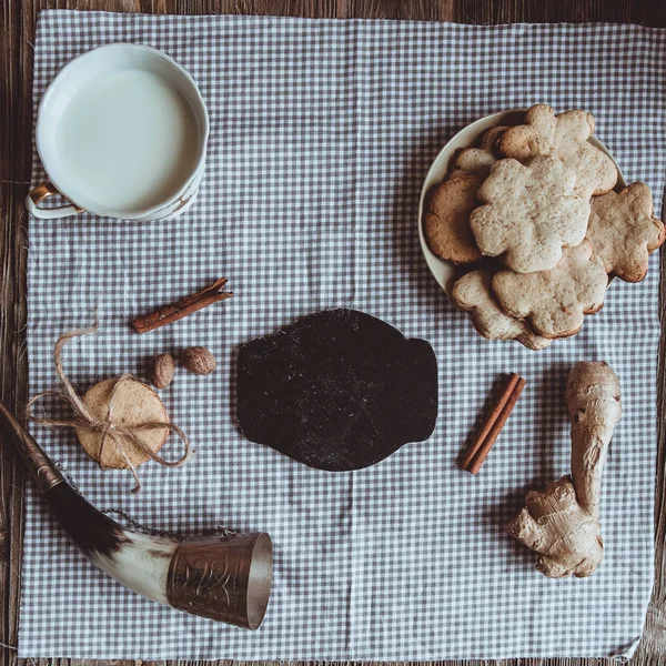 Primer Plano Galletas Jengibre Caseras Canela Jengibre Una Mesa Madera —  Fotos de Stock