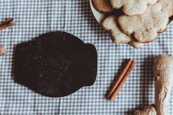 Primer Plano Galletas Jengibre Caseras Canela Jengibre Una Mesa Madera —  Fotos de Stock