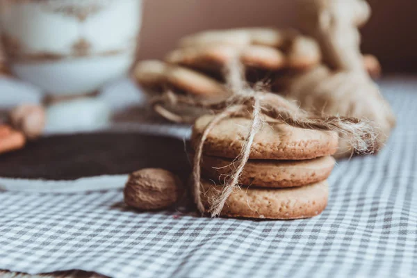 Primer Plano Galletas Jengibre Caseras Canela Jengibre Una Mesa Madera —  Fotos de Stock