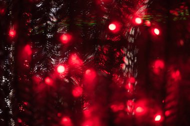 Koyu arka plan üzerinde soyut kırmızı bokeh