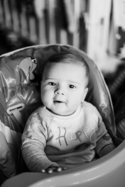 Evde erkek bebek portre kadar kapatın