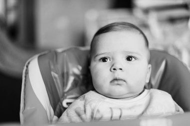 Evde erkek bebek portre kadar kapatın