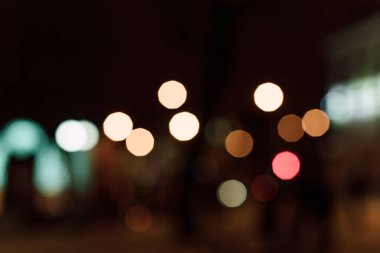 Arka ışıklarda soyut renkli bokeh
