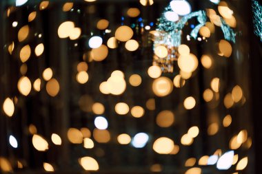 Arka ışıklarda altın bokeh soyut