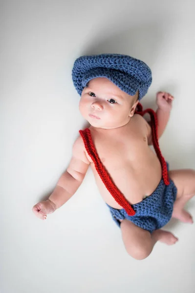 Niño Sombrero Punto Pantalones Cortos —  Fotos de Stock