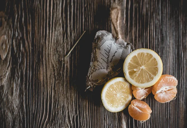 Diferentes Cítricos Maduros Sobre Fondo Madera —  Fotos de Stock