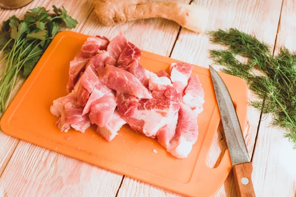 Rohes Fleisch Mit Zutaten Auf Holztisch — Stockfoto