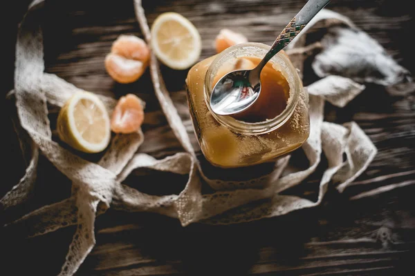 Close Van Honing Citrus Vruchten Houten Tafel — Stockfoto