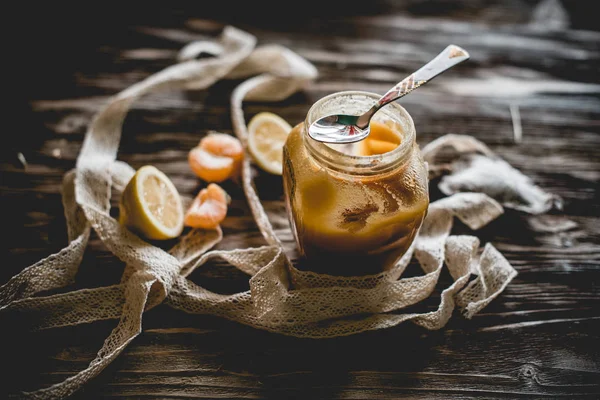 Närbild Honung Och Citrus Frukter Träbord — Stockfoto