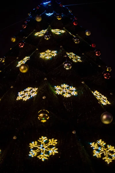 Close Large Christmas Tree Bright Garlands — Stock Photo, Image