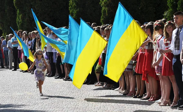 Chortkiv Ternopil Ukraine August 2017 Little Girl Running Ball Background — Stock Photo, Image