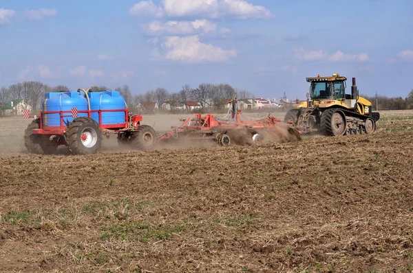 Czortków Tarnopol Ukraina Kwietnia 2017 Pracach Złożonych Przygotowania Gleby Uprawy — Zdjęcie stockowe