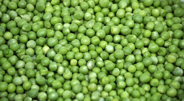 皮をむいた若い緑豆の粒 — ストック写真