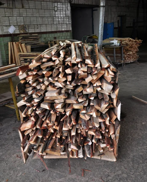 Drewno w fabryce — Zdjęcie stockowe