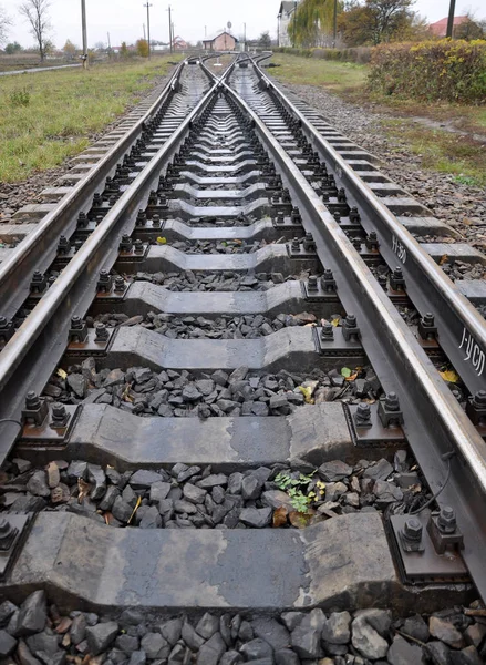 Ferroviária com trilhos e travessas — Fotografia de Stock