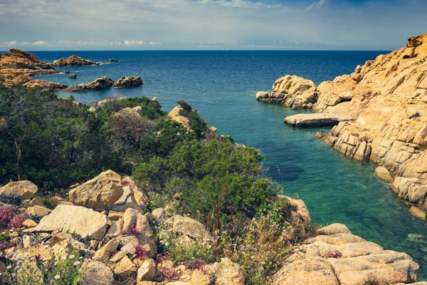 청록색 막달레나 이탈리아에 섬에의 바위와 놀라운 — 스톡 사진
